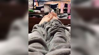 Ang3l Anyone Into Feet