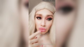 Riley Cross Bimbo Me Face