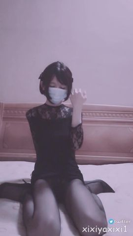 Xixiyaxixi 国产cd系列伪娘曦曦新作 蕾丝包臀裙女装自撸隔着黑丝射出来