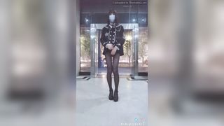 Xixiyaxixi 国产cd系列伪娘曦曦新作 暗黑系jk制服在写字楼门 撕破丝袜飞机射出
