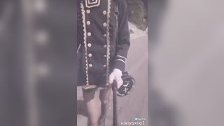 Xixiyaxixi 国产cd系列伪娘曦曦新作 学院风灰丝在公交站台广告牌后露出自慰射腿上