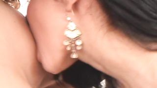 Blonde Ts Stuffs Chick Hole From Behind - Shemale6.com