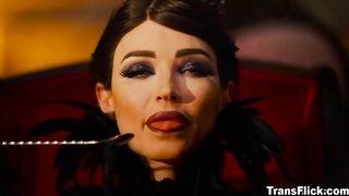 Queen Natalie Taste Snow Whites Sexy Body - Shemale6.com