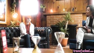 Therapist Milf Casey Calvert Fucked By Tranny Patient After Short Session - Shemale6.com