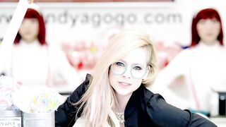 Avril Lavigne Hello Kitty Shemale Pmv - Shemale6.Com