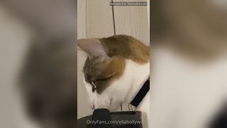 Ella Hollywood Trying to Find the Right Size